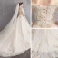Abordable Champagne Robe De Mariée 2019 Princesse De l'épaule Manches Courtes Dos Nu En Dentelle Appliques Chapel Train Volants