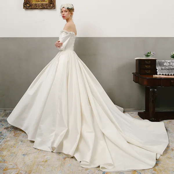 Vintage / Retro Ivory Satin Wedding Dresses 2019 A-Line / Princess Off-The-Shoulder Puffy Long Sleeve Backless Chapel Train Ruffle