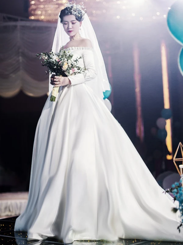 Vintage / Retro Ivory Satin Wedding Dresses 2019 A-Line / Princess Off-The-Shoulder Puffy Long Sleeve Backless Chapel Train Ruffle