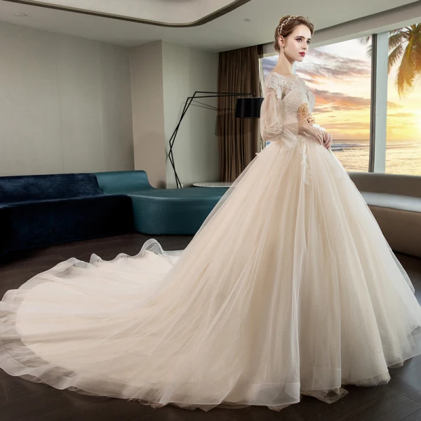 Romantique Champagne Transparentes Robe De Mariée 2019 Princesse Encolure Dégagée Gonflée 3/4 Manches Dos Nu Appliques En Dentelle Perlage Cristal Glitter Tulle Chapel Train Volants