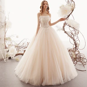 Élégant Champagne Jardin Extérieur Robe De Mariée 2019 Princesse Bretelles Spaghetti Sans Manches Dos Nu Appliques En Dentelle Perlage Longue Volants