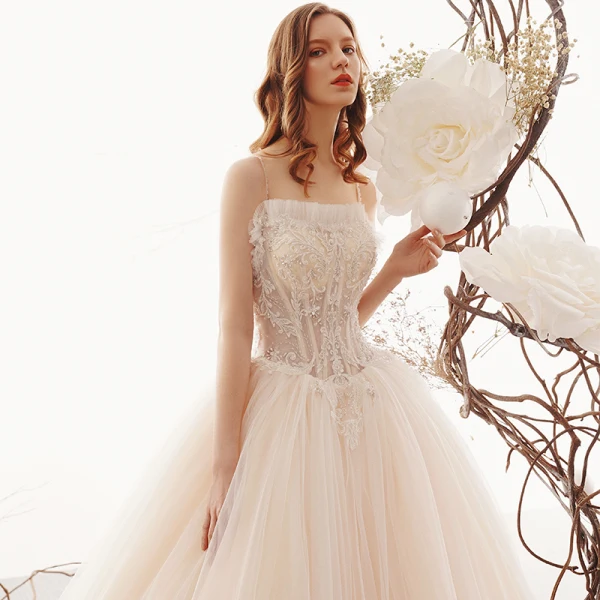 Élégant Champagne Jardin / Extérieur Robe De Mariée 2019 Princesse Bretelles Spaghetti Sans Manches Dos Nu Appliques En Dentelle Perlage Longue Volants