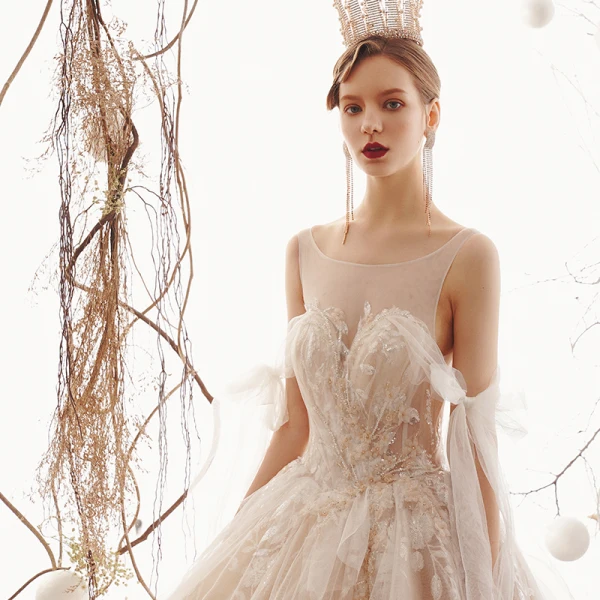 Meilleur Champagne Transparentes Robe De Mariée 2019 Princesse Encolure Carrée Dos Nu Appliques En Dentelle Fleur Perle Perlage Chapel Train Volants