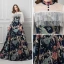 Festliche Kleider Abendkleider Multifarben Marineblau Reißverschluss Geschwollenes Durchsichtige Perlenstickerei Rüschen Stoffgürtel Hof-Schleppe Polyester Stehkragen Abend Herbst Frühling Sommer Lange Ärmel A Linie 2019 Vintage