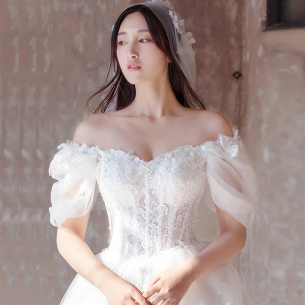 Étourdissant Ivoire Robe De Mariée 2019 Princesse De l'épaule Gonflée Manches Courtes Dos Nu Appliques En Dentelle Tulle Glitter Royal Train Volants