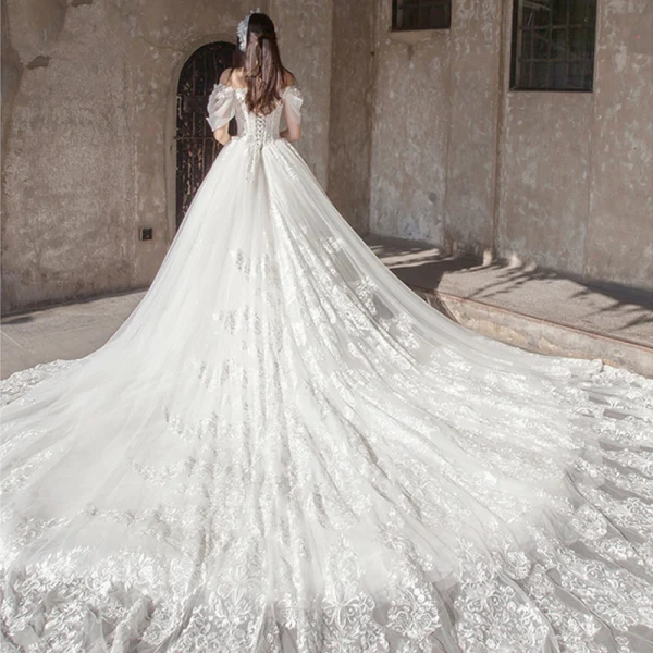 Étourdissant Ivoire Robe De Mariée 2019 Princesse De l'épaule Gonflée Manches Courtes Dos Nu Appliques En Dentelle Tulle Glitter Royal Train Volants