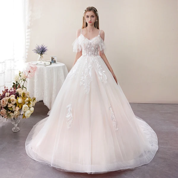 Abordable Champagne Robe De Mariée 2019 Princesse Bretelles Spaghetti Manches Courtes Dos Nu Paillettes Appliques En Dentelle Perle Cathedral Train Volants