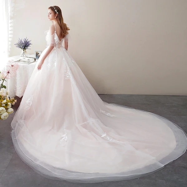 Abordable Champagne Robe De Mariée 2019 Princesse Bretelles Spaghetti Manches Courtes Dos Nu Paillettes Appliques En Dentelle Perle Cathedral Train Volants