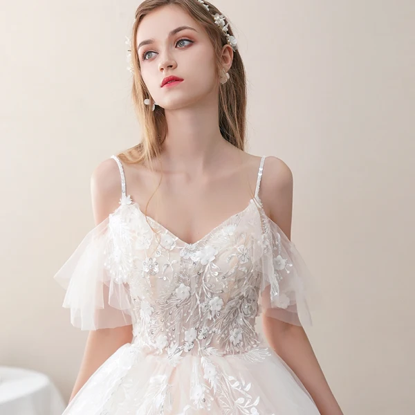 Abordable Champagne Robe De Mariée 2019 Princesse Bretelles Spaghetti Manches Courtes Dos Nu Paillettes Appliques En Dentelle Perle Cathedral Train Volants