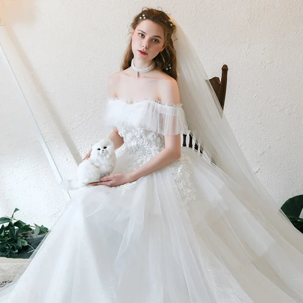 Abordable Ivoire Robe De Mariée 2019 Princesse De l'épaule Manches Courtes Dos Nu Appliques En Dentelle Perle Train De Balayage Volants
