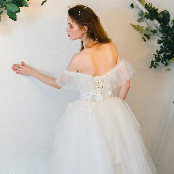 Abordable Ivoire Robe De Mariée 2019 Princesse De l'épaule Manches Courtes Dos Nu Appliques En Dentelle Perle Train De Balayage Volants