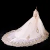 Vintage Oro Vestidos para niñas 2019 Ball Gown Cuello Alto Manga Larga Glitter Rebordear Colas De La Corte Ruffle Vestidos para bodas