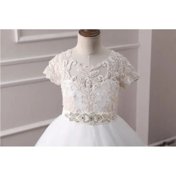 Classy Ivory Flower Girl Dresses 2019 A-Line / Princess Scoop Neck Short Sleeve Pearl Covered Button Appliques Lace Beading Rhinestone Sash Floor-Length / Long Ruffle Wedding Party Dresses