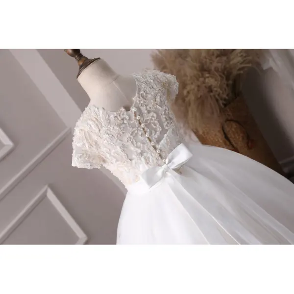 Classy Ivory Flower Girl Dresses 2019 A-Line / Princess Scoop Neck Short Sleeve Pearl Covered Button Appliques Lace Beading Rhinestone Sash Floor-Length / Long Ruffle Wedding Party Dresses
