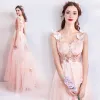 Romantic Pearl Pink Evening Dresses  2019 A-Line / Princess V-Neck Sleeveless Butterfly Appliques Lace Pearl Beading Court Train Ruffle Backless Formal Dresses