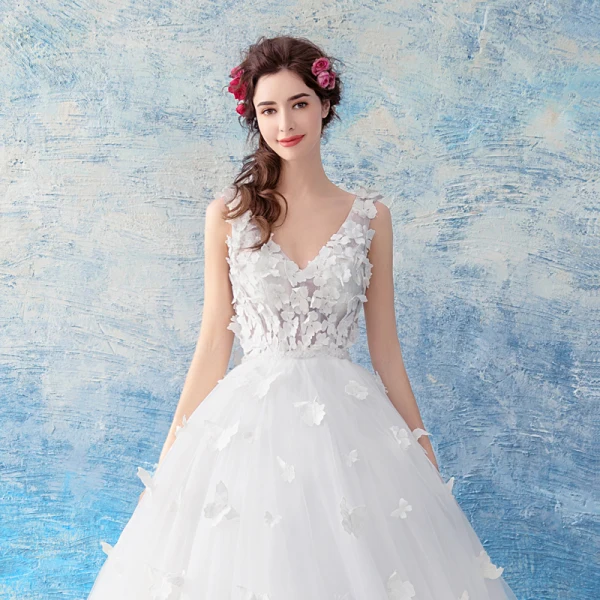 Remise Blanche Robe De Mariée 2019 Princesse V-Cou Sans Manches Dos Nu Papillon Appliques En Dentelle Longue Volants Bretelles croisées