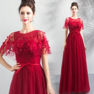 Chic Belle Bordeaux Robe De Bal Avec Châle 2019 Princesse Encolure Dégagée Appliques En Dentelle Perlage Ceinture Longue Volants Dos Nu Robe De Ceremonie