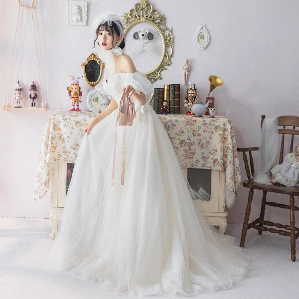 Ivoire Robe De Mariée 2019 Princesse De l'épaule Gonflée Manches Courtes Dos Nu Appliques En Dentelle Cristal Perlage Tribunal Train Volants