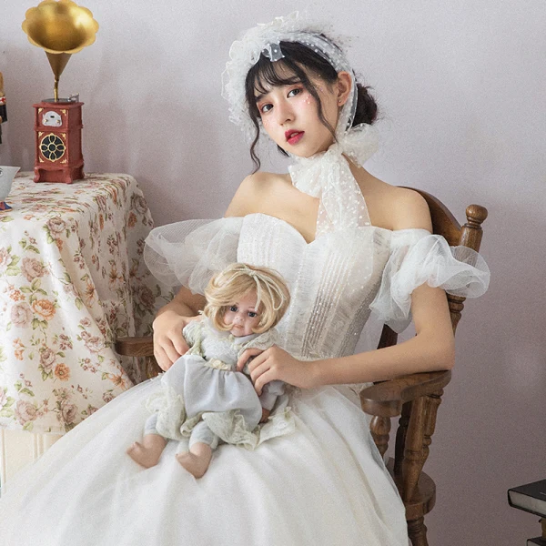 Ivoire Robe De Mariée 2019 Princesse De l'épaule Gonflée Manches Courtes Dos Nu Appliques En Dentelle Cristal Perlage Tribunal Train Volants