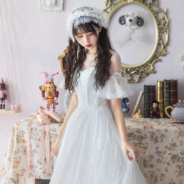 Modest / Simple White See-through Wedding Dresses 2019 A-Line / Princess Scoop Neck Short Sleeve Appliques Lace Cathedral Train Ruffle