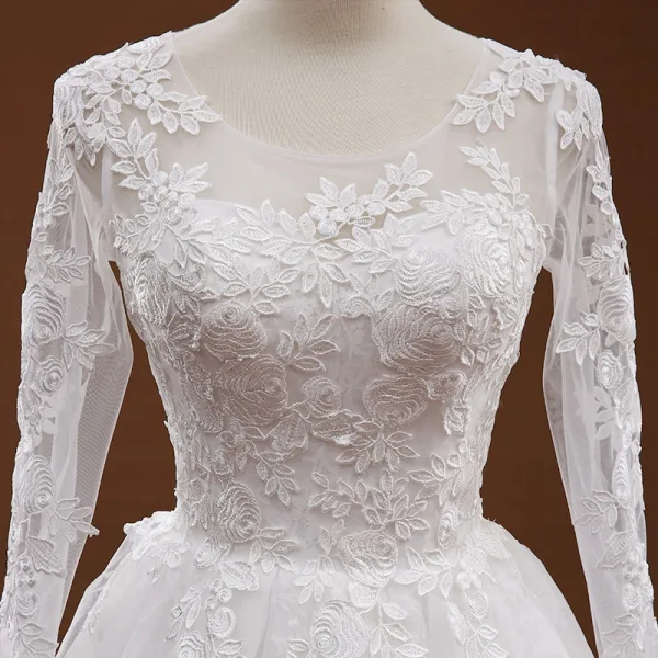 Eleganta Vita Bröllopsklänningar 2018 Prinsessa Urringning Långärmad Halterneck Appliqués Pierced Spets Chapel Train Ruffle
