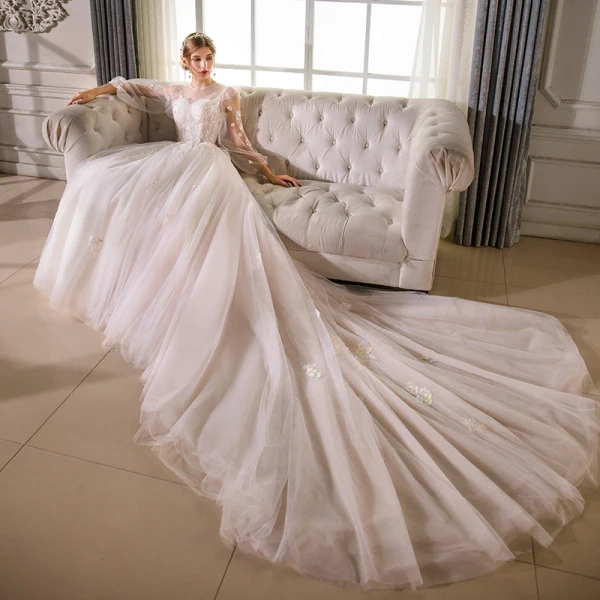 Élégant Champagne Transparentes Robe De Mariée 2018 Princesse Encolure Dégagée Gonflée 3/4 Manches Dos Nu Appliques En Dentelle Perlage Cathedral Train Volants