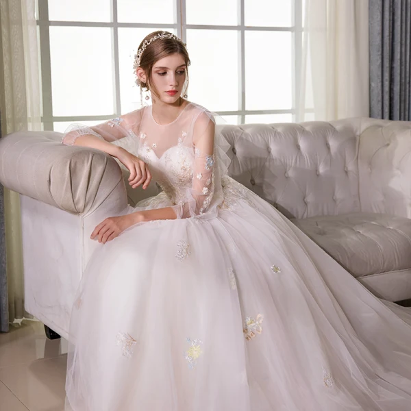 Élégant Champagne Transparentes Robe De Mariée 2018 Princesse Encolure Dégagée Gonflée 3/4 Manches Dos Nu Appliques En Dentelle Perlage Cathedral Train Volants