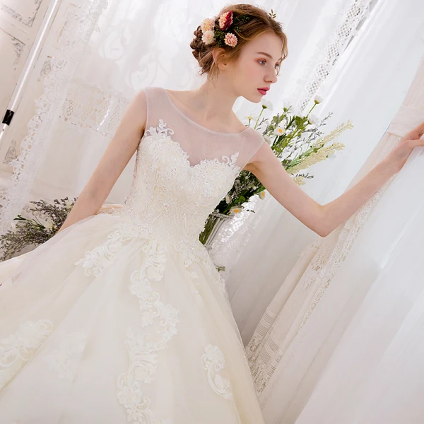 Romantique Champagne Transparentes Robe De Mariée 2018 Robe Boule Encolure Dégagée Sans Manches Dos Nu Appliques En Dentelle Glitter Perlage Cathedral Train Volants