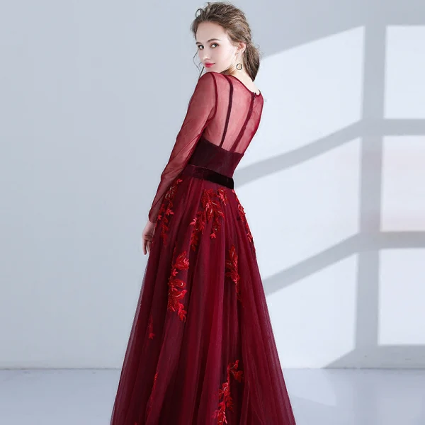 Elegant Burgundy Evening Dresses 2018 A-Line / Princess Scoop Neck Long Sleeve Appliques Lace Beading Sash Floor-Length / Long Pierced Formal Dresses