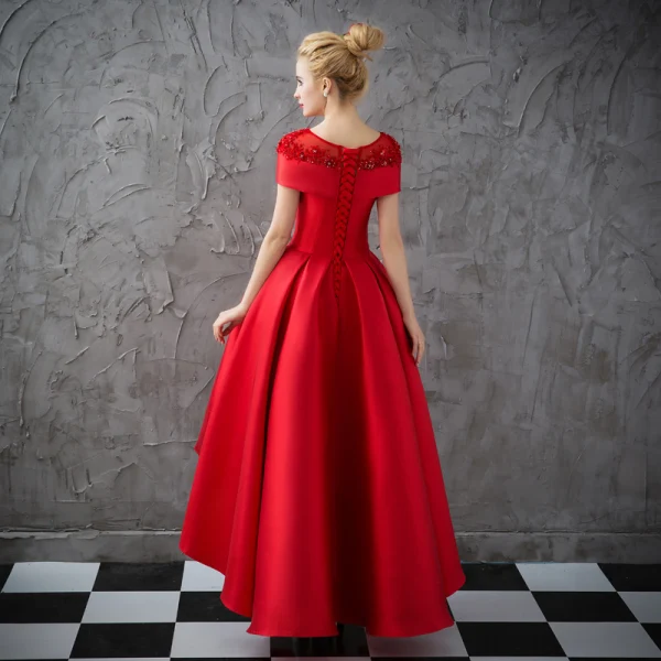 Haute Basse Rouge Transparentes Robe De Bal 2018 Robe Boule Encolure Carrée Manches Courtes Appliques En Dentelle Faux Diamant Asymétrique Volants Robe De Ceremonie