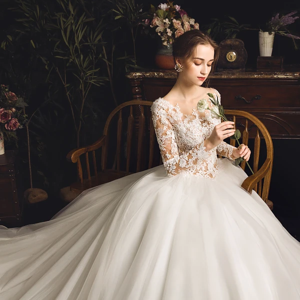 Illusion Elfenben Genomskinliga Bröllopsklänningar 2019 Prinsessa Fyrkantig Ringning Långärmad Halterneck Appliqués Spets Chapel Train Ruffle