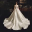 Vintage / Originale Ivoire Satin Robe De Mariée 2019 Princesse Encolure Carrée Sans Manches Perlage Ceinture Chapel Train Volants