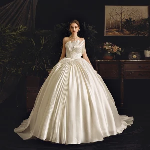 Slående Elfenben Satin Brudekjoler 2019 Ballkjole Strapless Uten Ermer Ryggløse Cathedral Train Buste