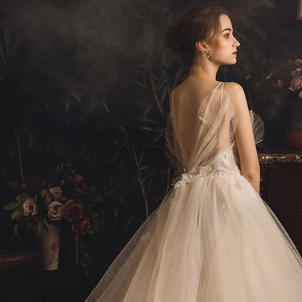 Fabuleux Champagne Robe De Mariée 2019 Princesse Bretelles Spaghetti Sans Manches Dos Nu Cristal Perlage Cathedral Train Volants