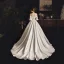 Enkla Elfenben Satin Bröllopsklänningar 2019 Prinsessa Av Axeln Pösigt 3/4 ärm Halterneck Chapel Train Ruffle
