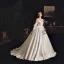 Enkla Elfenben Satin Bröllopsklänningar 2019 Prinsessa Av Axeln Pösigt 3/4 ärm Halterneck Chapel Train Ruffle