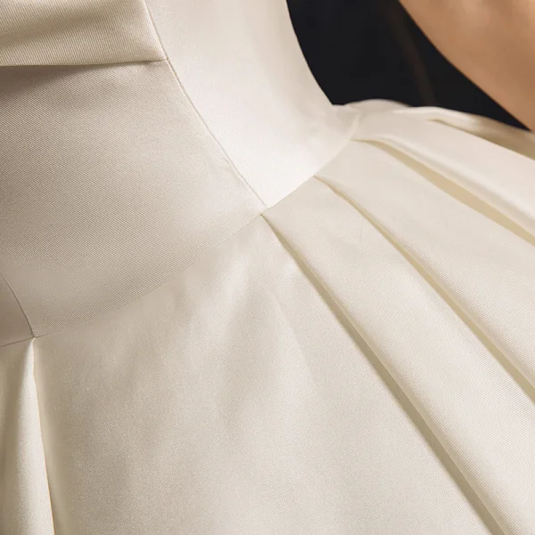 Schöne Ivory / Creme Satin Brautkleider / Hochzeitskleider 2019 Ballkleid Off Shoulder Kurze Ärmel Rückenfreies Applikationen Spitze Strass Kapelle-Schleppe Rüschen