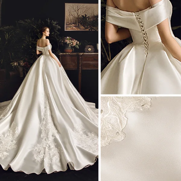 Schöne Ivory / Creme Satin Brautkleider / Hochzeitskleider 2019 Ballkleid Off Shoulder Kurze Ärmel Rückenfreies Applikationen Spitze Strass Kapelle-Schleppe Rüschen