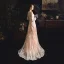 Meilleur Champagne Transparentes Jardin / Extérieur Robe De Mariée 2019 Gaine / Ajustement Encolure Dégagée Gonflée Manches Longues Appliques En Dentelle Train De Balayage Volants