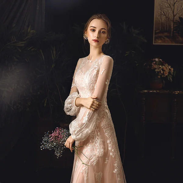 Meilleur Champagne Transparentes Jardin / Extérieur Robe De Mariée 2019 Gaine / Ajustement Encolure Dégagée Gonflée Manches Longues Appliques En Dentelle Train De Balayage Volants