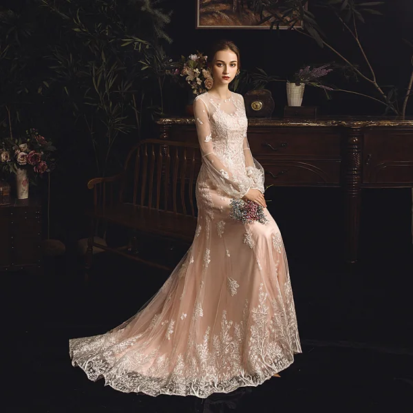 Meilleur Champagne Transparentes Jardin / Extérieur Robe De Mariée 2019 Gaine / Ajustement Encolure Dégagée Gonflée Manches Longues Appliques En Dentelle Train De Balayage Volants