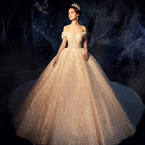 Luxe Scintillantes Ivoire Robe De Mariée 2019 Robe Boule De l'épaule Manches Courtes Dos Nu Glitter Paillettes Cathedral Train Volants