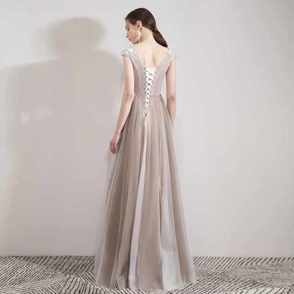 Élégant Champagne Robe De Soirée 2019 Princesse Encolure Dégagée Sans Manches Appliques En Dentelle Perlage Cristal Longue Volants Dos Nu Robe De Ceremonie