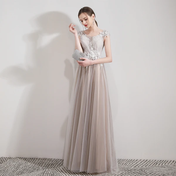 Élégant Champagne Robe De Soirée 2019 Princesse Encolure Dégagée Sans Manches Appliques En Dentelle Perlage Cristal Longue Volants Dos Nu Robe De Ceremonie