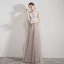 Élégant Champagne Robe De Soirée 2019 Princesse Encolure Dégagée Sans Manches Appliques En Dentelle Perlage Cristal Longue Volants Dos Nu Robe De Ceremonie