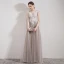 Élégant Champagne Robe De Soirée 2019 Princesse Encolure Dégagée Sans Manches Appliques En Dentelle Perlage Cristal Longue Volants Dos Nu Robe De Ceremonie