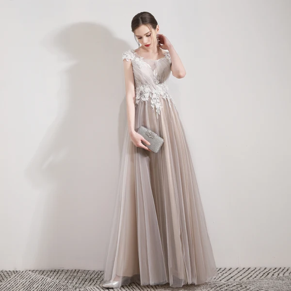 Élégant Champagne Robe De Soirée 2019 Princesse Encolure Dégagée Sans Manches Appliques En Dentelle Perlage Cristal Longue Volants Dos Nu Robe De Ceremonie