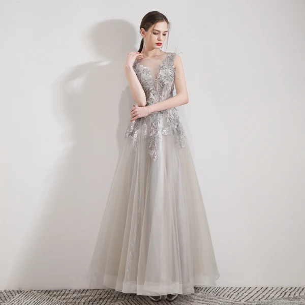 Illusion Gris Organza Robe De Soirée 2019 Princesse Transparentes Col v profond Sans Manches Appliques En Dentelle Faux Diamant Plumes Longue Volants Dos Nu Robe De Ceremonie