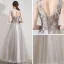 Illusion Gris Organza Robe De Soirée 2019 Princesse Transparentes Col v profond Sans Manches Appliques En Dentelle Faux Diamant Plumes Longue Volants Dos Nu Robe De Ceremonie