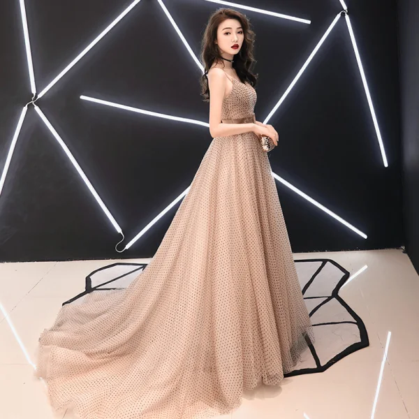 Chic Champagne Robe De Soirée 2019 Princesse V-Cou Sans Manches Ceinture Tachetée Tulle Train De Balayage Volants Dos Nu Robe De Ceremonie